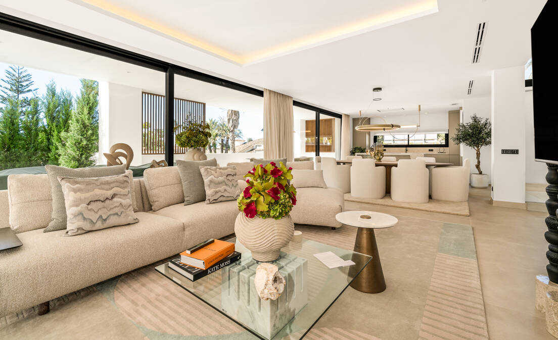 Villa nueva llave en mano con solárium en la Milla de Oro de Marbella