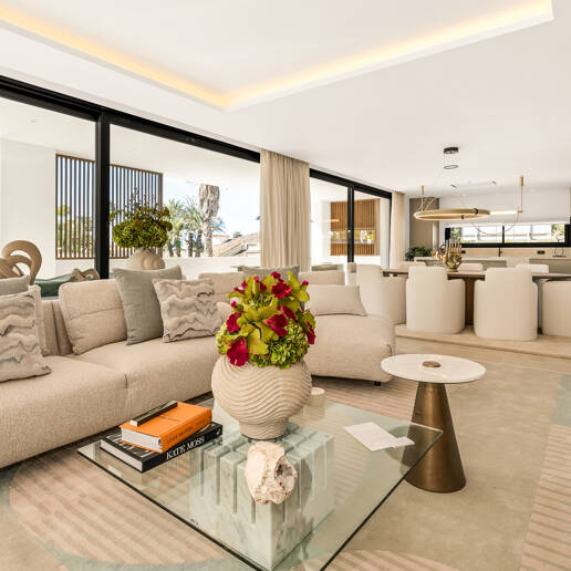 Villa nueva llave en mano con solárium en la Milla de Oro de Marbella