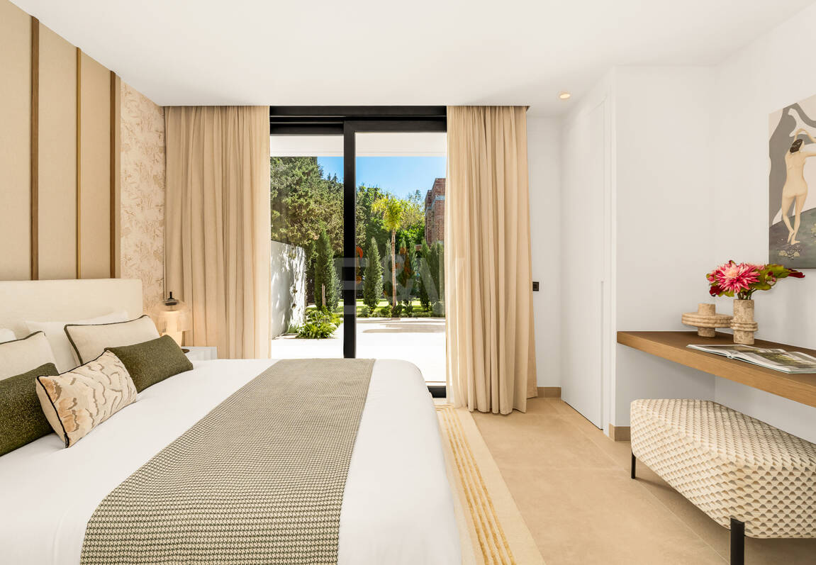 Villa nueva llave en mano con solárium en la Milla de Oro de Marbella