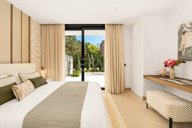 Villa nueva llave en mano con solárium en la Milla de Oro de Marbella