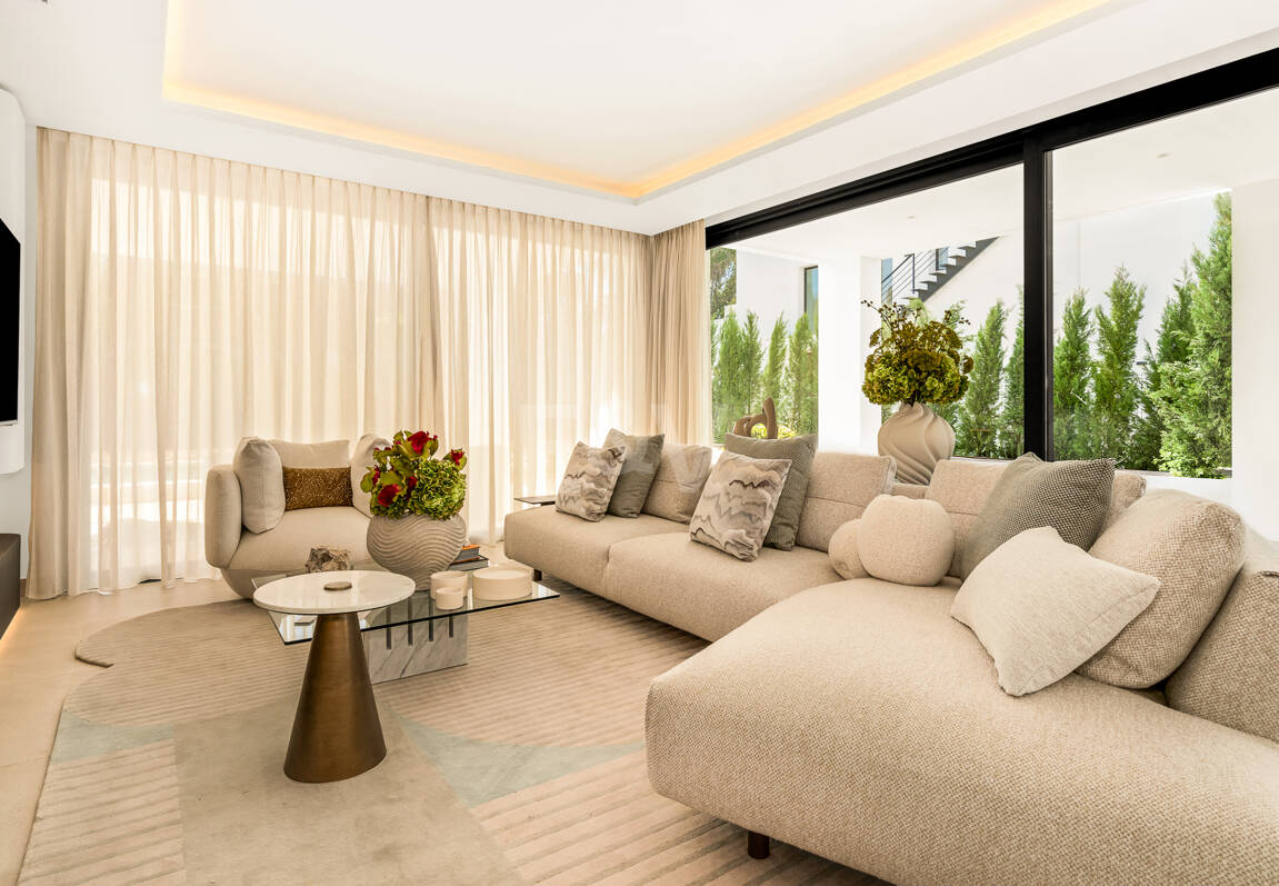 Villa nueva llave en mano con solárium en la Milla de Oro de Marbella