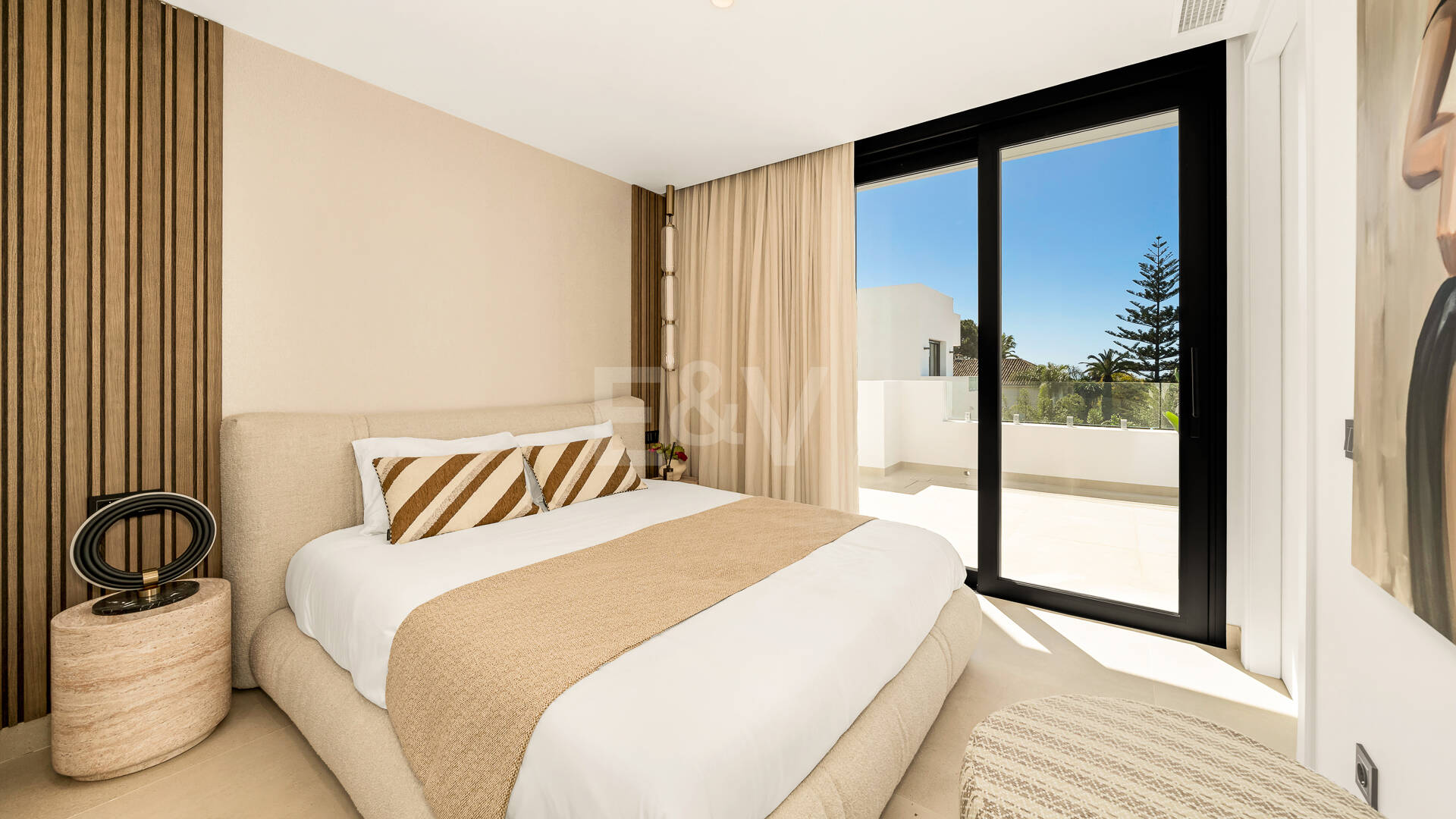 Villa nueva llave en mano con solárium en la Milla de Oro de Marbella