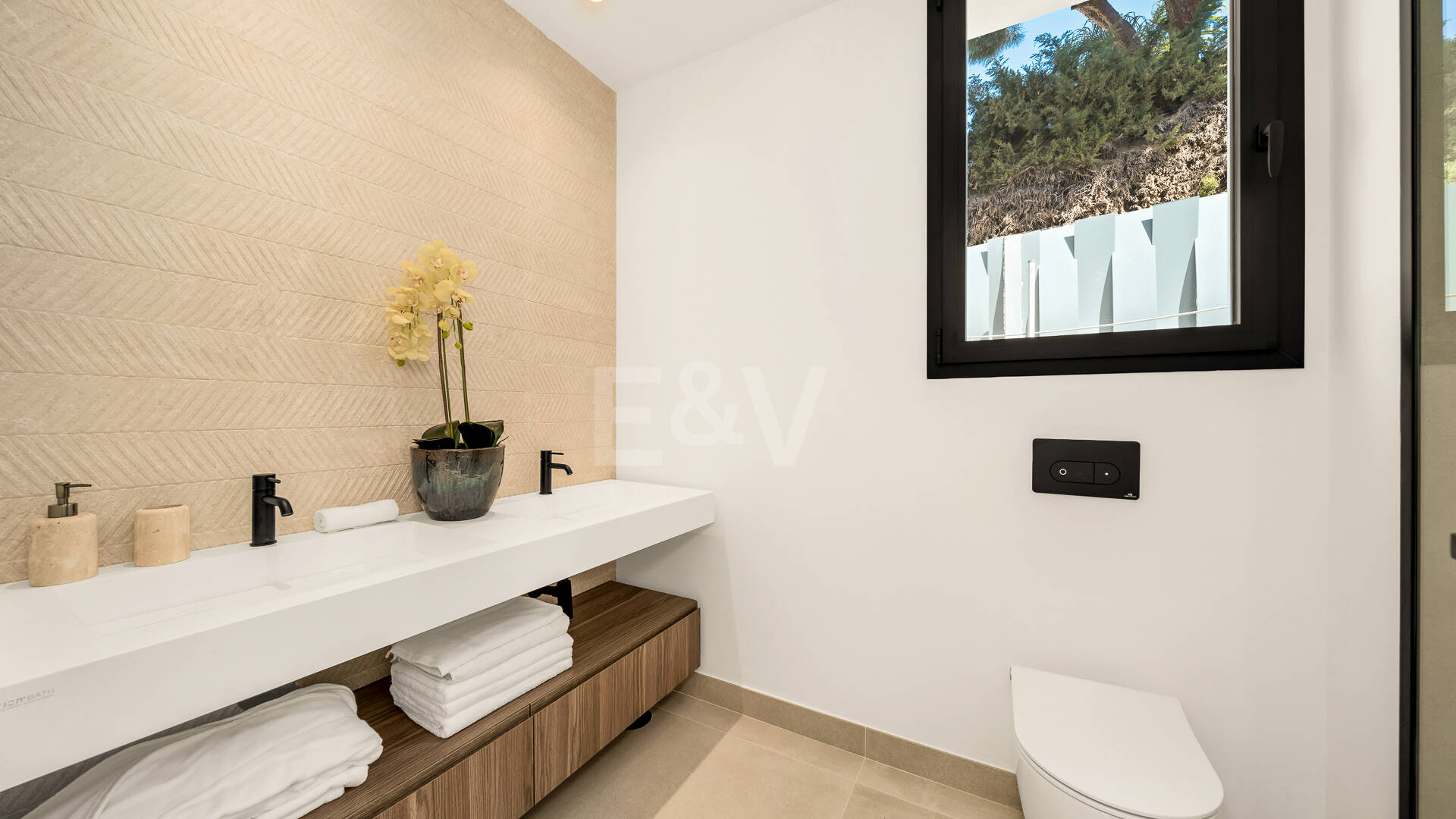 Villa nueva llave en mano con solárium en la Milla de Oro de Marbella