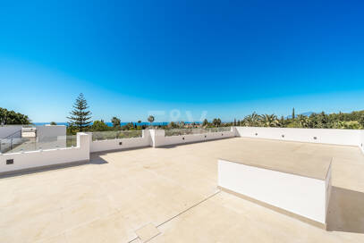 Villa nueva llave en mano con solárium en la Milla de Oro de Marbella