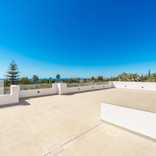 Villa nueva llave en mano con solárium en la Milla de Oro de Marbella