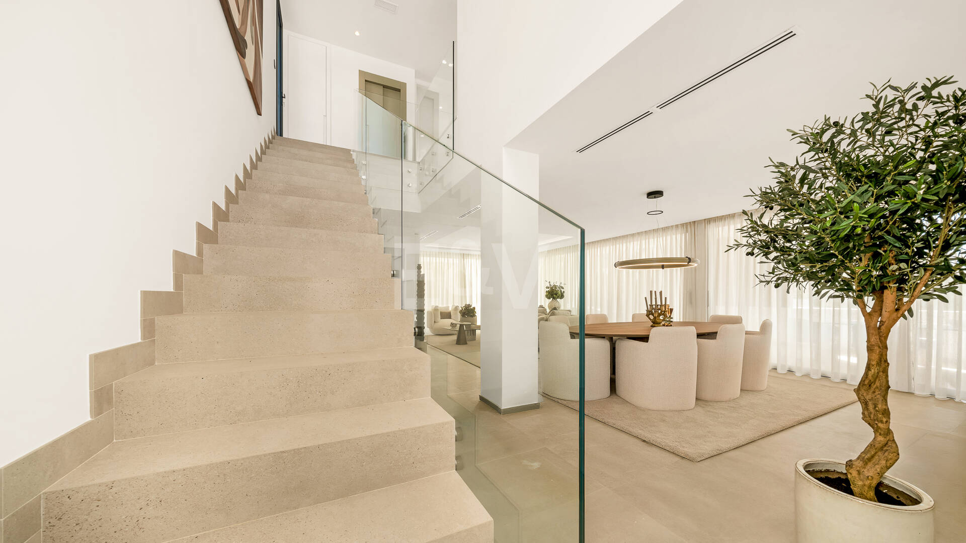 Villa nueva llave en mano con solárium en la Milla de Oro de Marbella