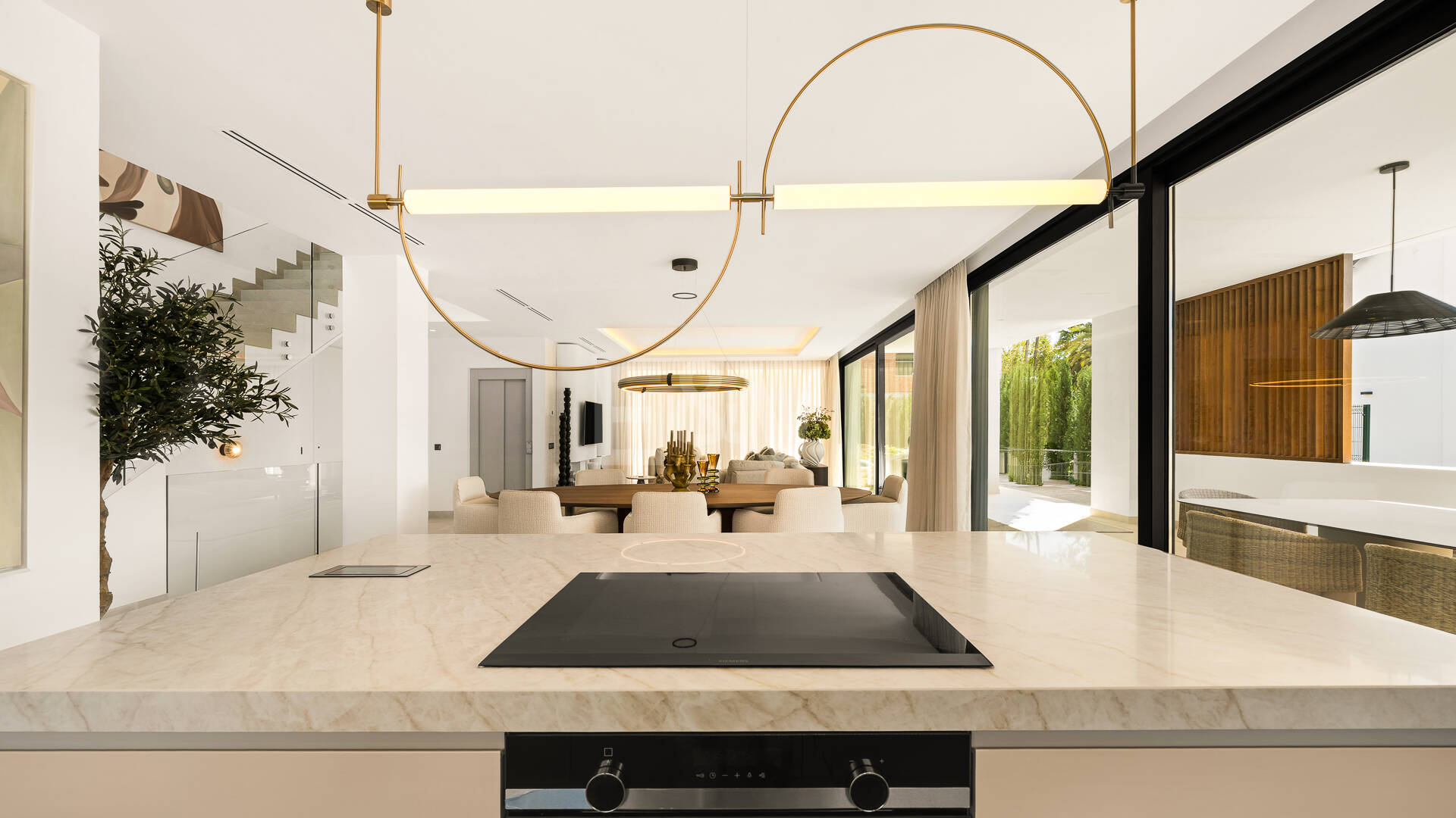 Villa nueva llave en mano con solárium en la Milla de Oro de Marbella