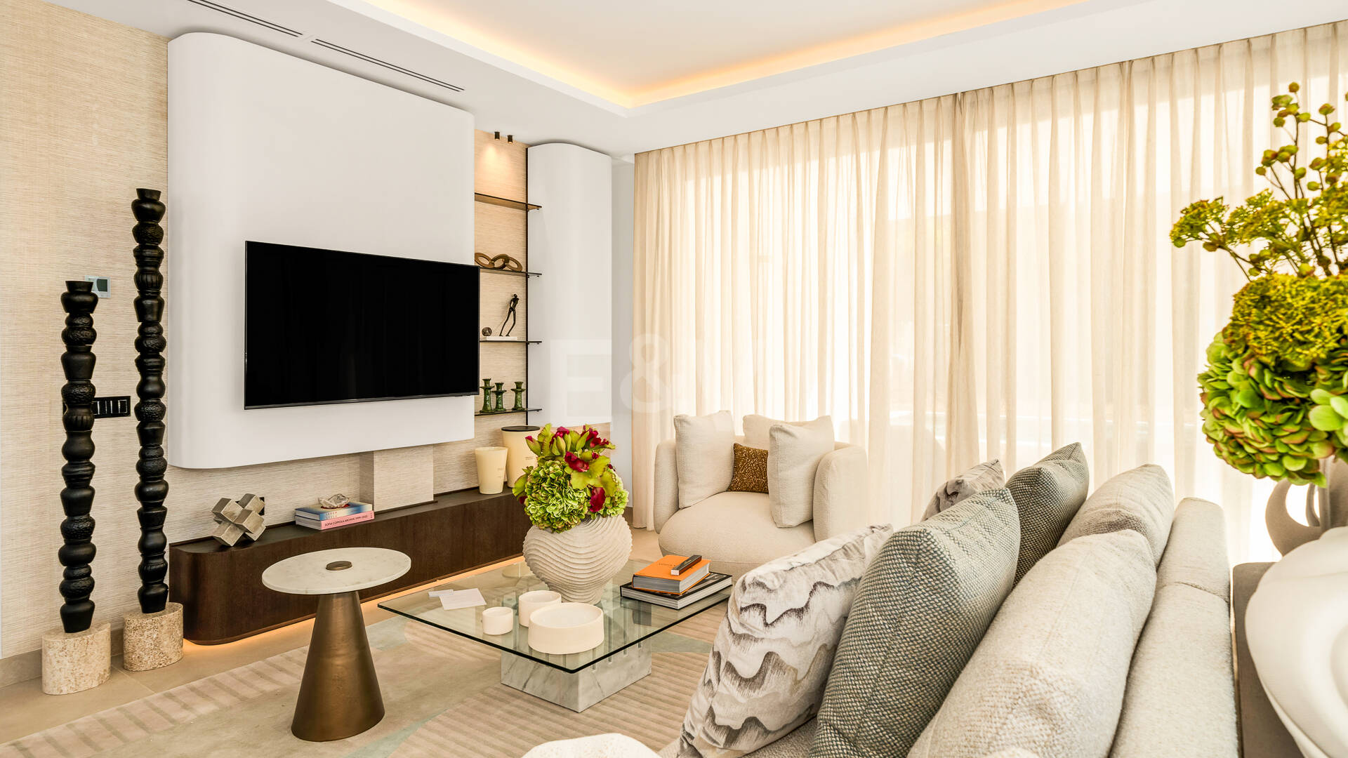 Villa nueva llave en mano con solárium en la Milla de Oro de Marbella