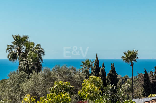 Villa nueva llave en mano con solárium en la Milla de Oro de Marbella