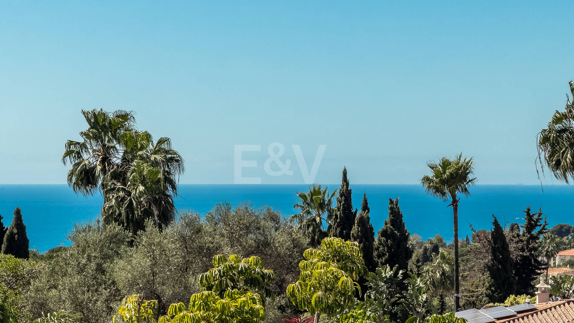 Villa nueva llave en mano con solárium en la Milla de Oro de Marbella