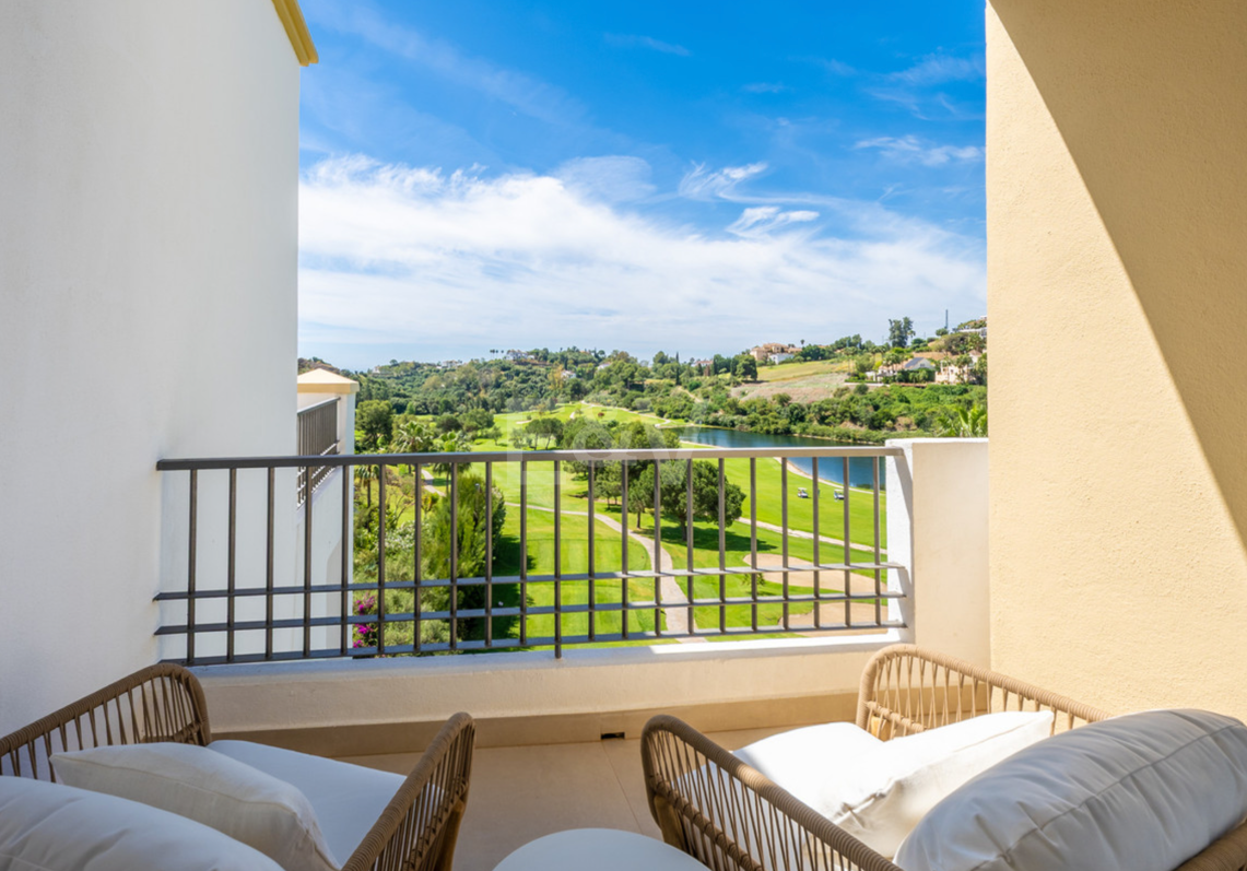 Frontline Golf Penthouse with Stunning Sea, Golf and Lake Views