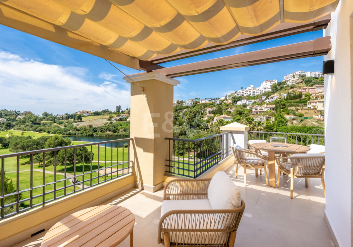 Frontline Golf Penthouse with Stunning Sea, Golf and Lake Views