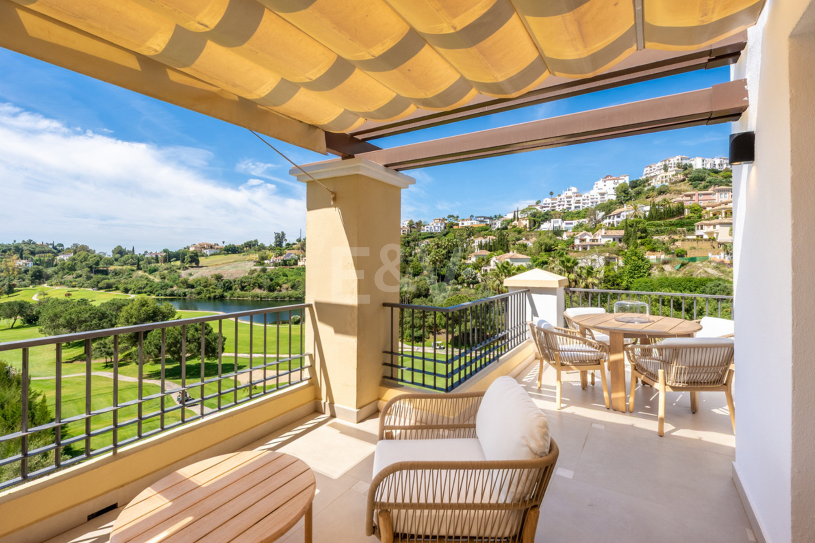 Golf-Penthouse in erster Reihe mit atemberaubendem Meer-, Golf- und Seeblick