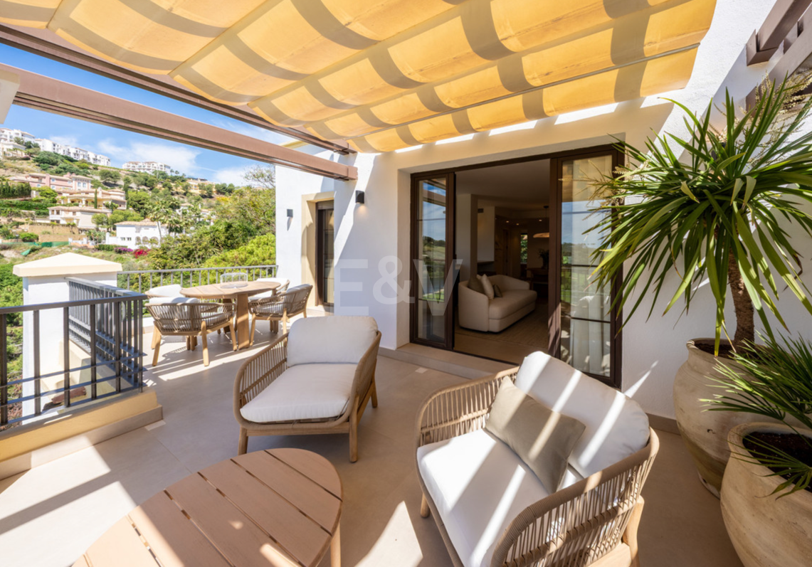 Frontline Golf Penthouse with Stunning Sea, Golf and Lake Views