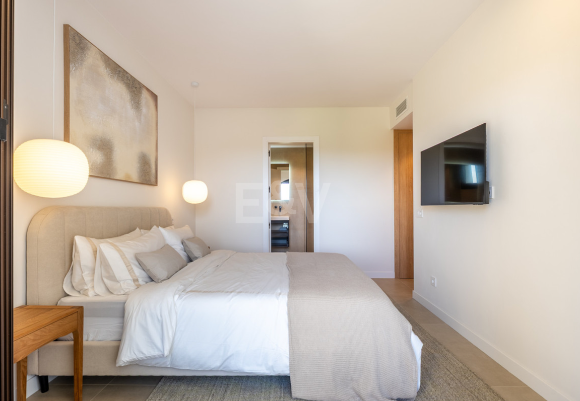 Golf-Penthouse in erster Reihe mit atemberaubendem Meer-, Golf- und Seeblick