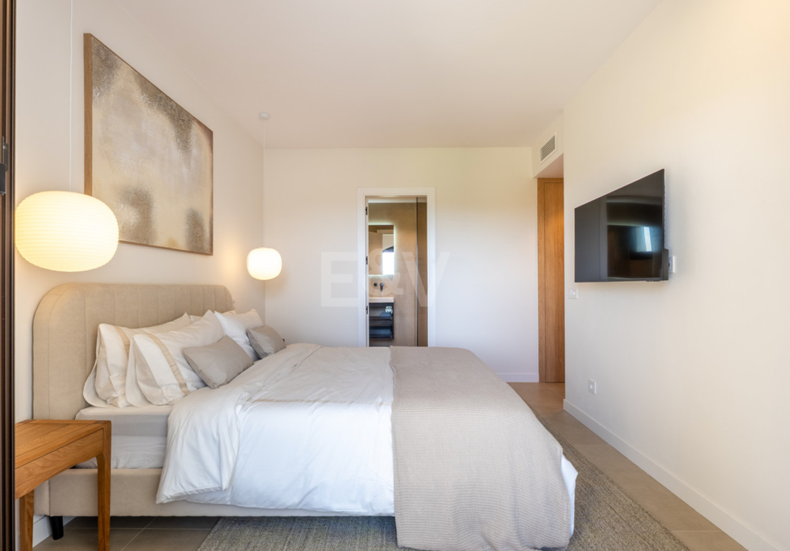 Frontline Golf Penthouse with Stunning Sea, Golf and Lake Views