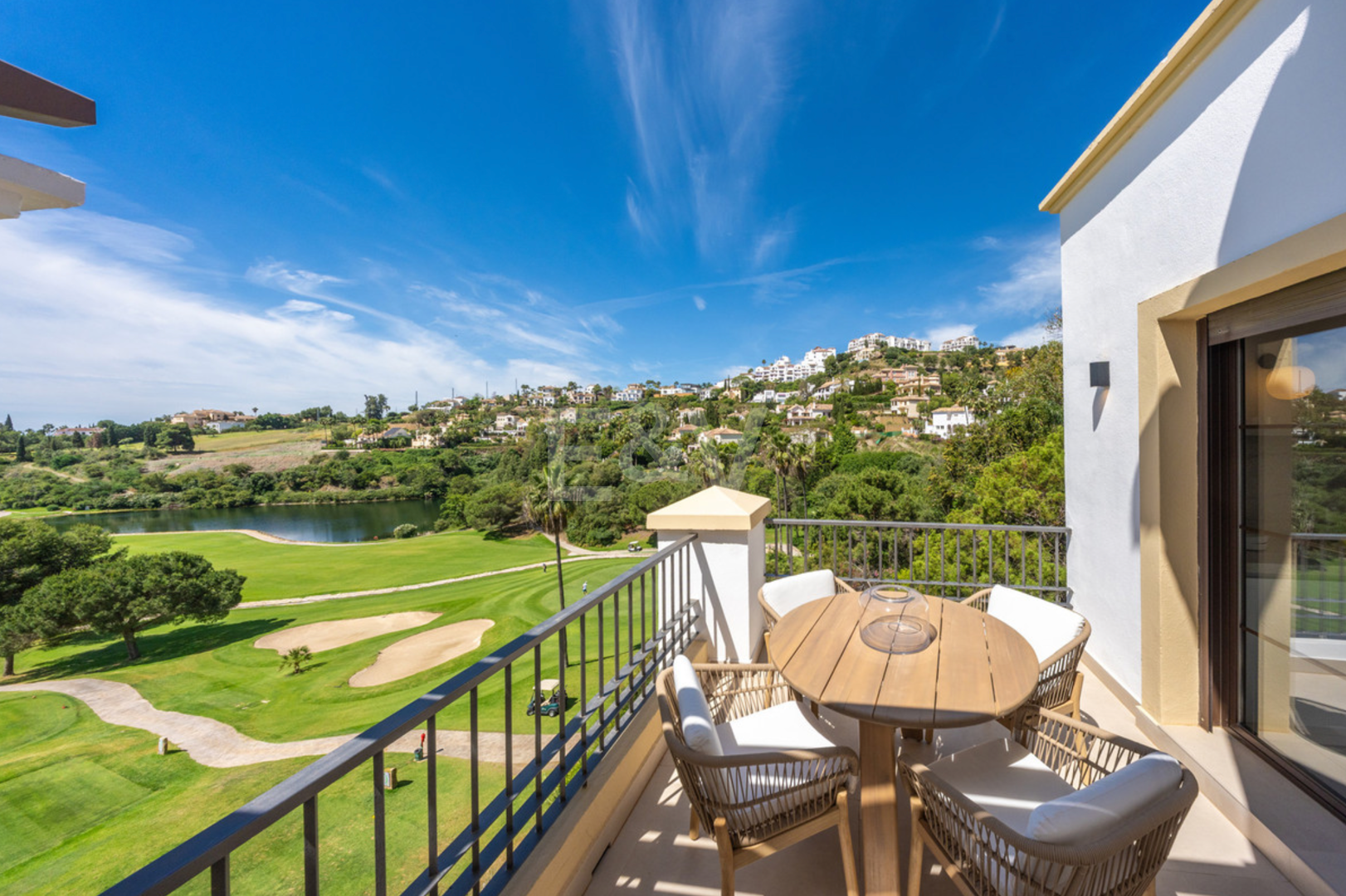 Golf-Penthouse in erster Reihe mit atemberaubendem Meer-, Golf- und Seeblick