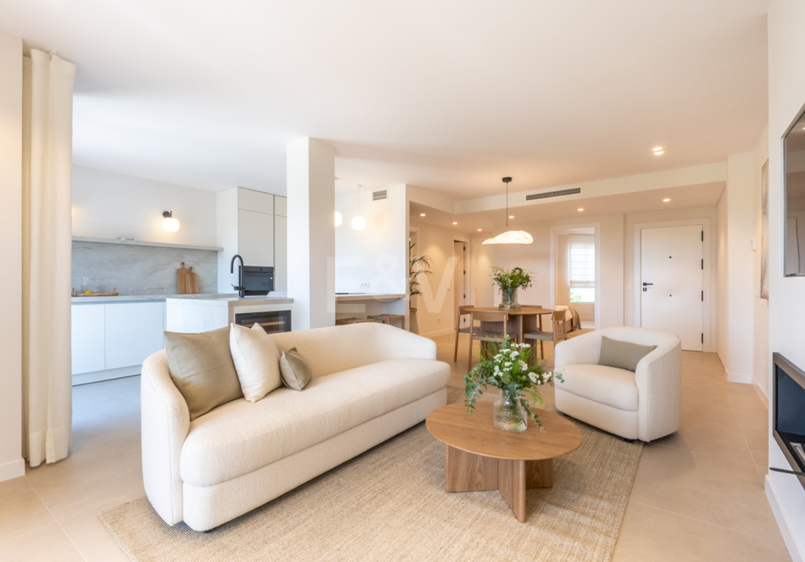 Frontline Golf Penthouse with Stunning Sea, Golf and Lake Views