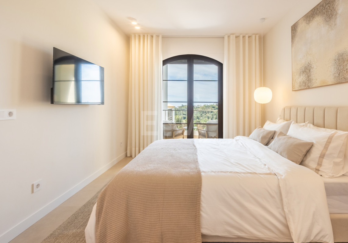 Frontline Golf Penthouse with Stunning Sea, Golf and Lake Views