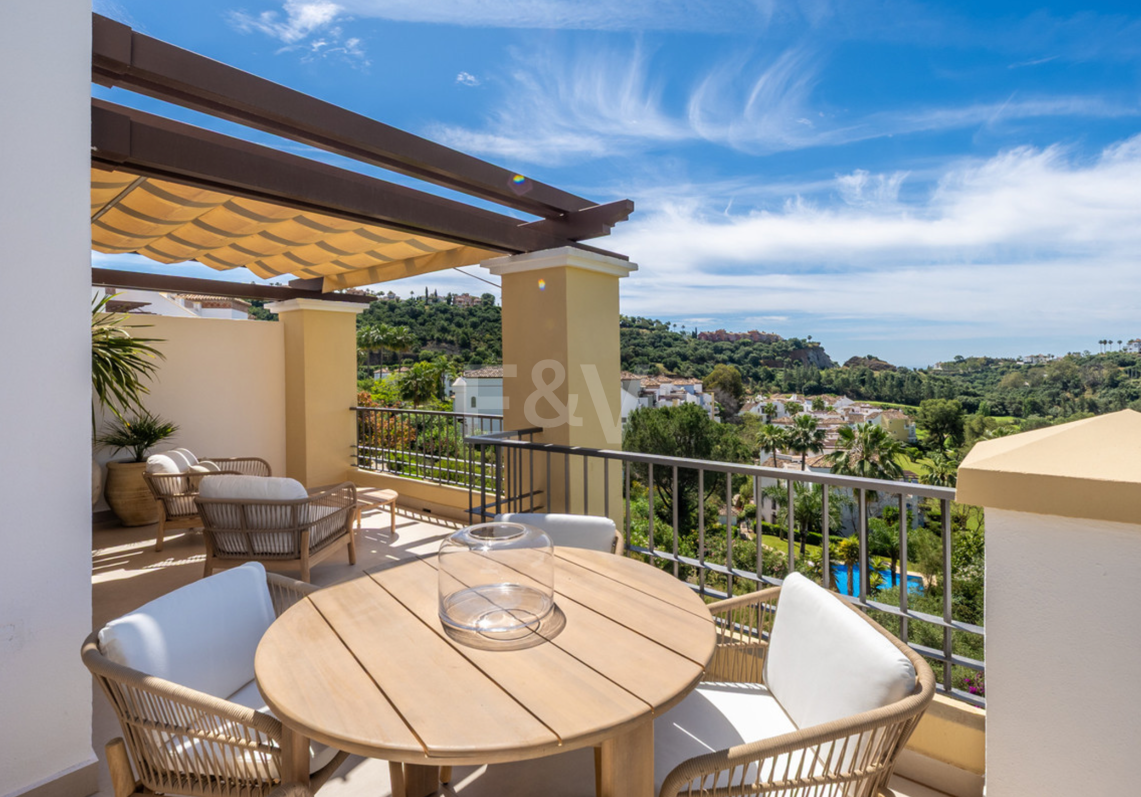 Frontline Golf Penthouse with Stunning Sea, Golf and Lake Views