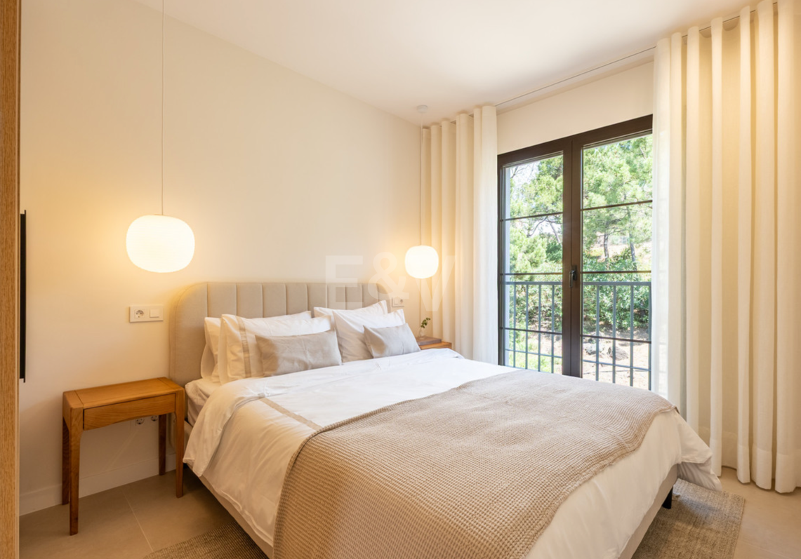 Frontline Golf Penthouse with Stunning Sea, Golf and Lake Views