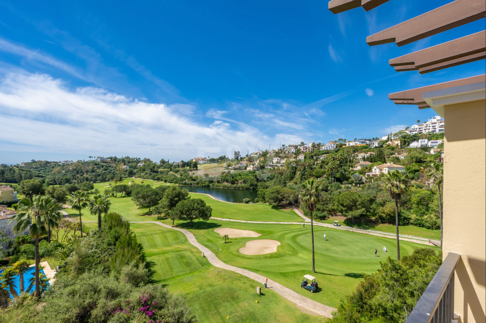 Golf-Penthouse in erster Reihe mit atemberaubendem Meer-, Golf- und Seeblick