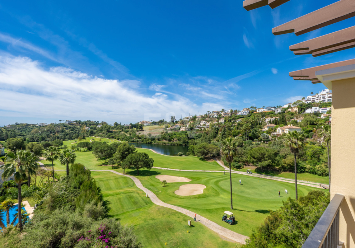 Frontline Golf Penthouse with Stunning Sea, Golf and Lake Views