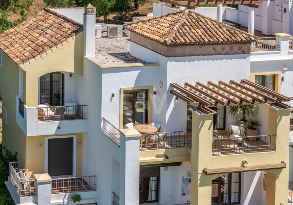 Frontline Golf Penthouse with Stunning Sea, Golf and Lake Views