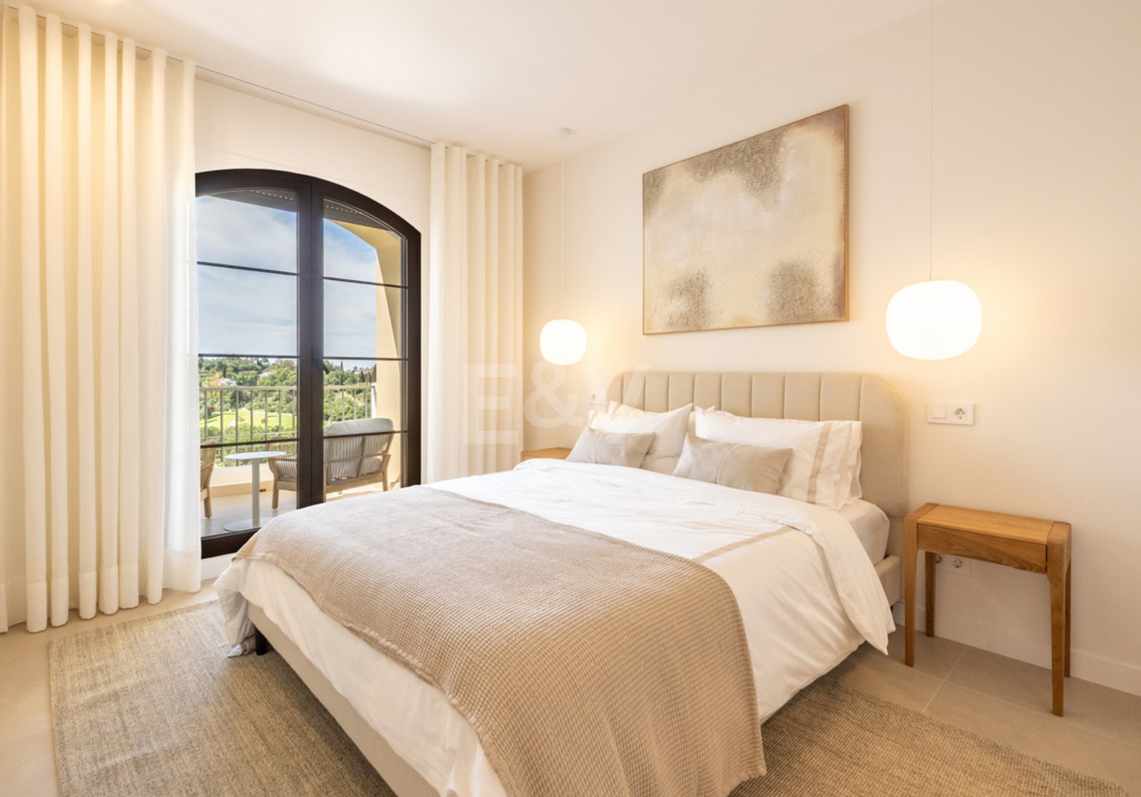Frontline Golf Penthouse with Stunning Sea, Golf and Lake Views