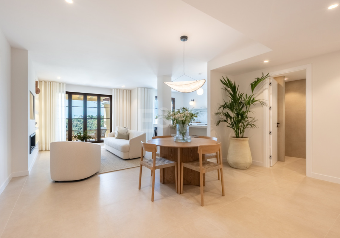 Frontline Golf Penthouse with Stunning Sea, Golf and Lake Views