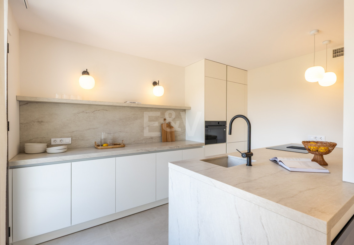 Golf-Penthouse in erster Reihe mit atemberaubendem Meer-, Golf- und Seeblick