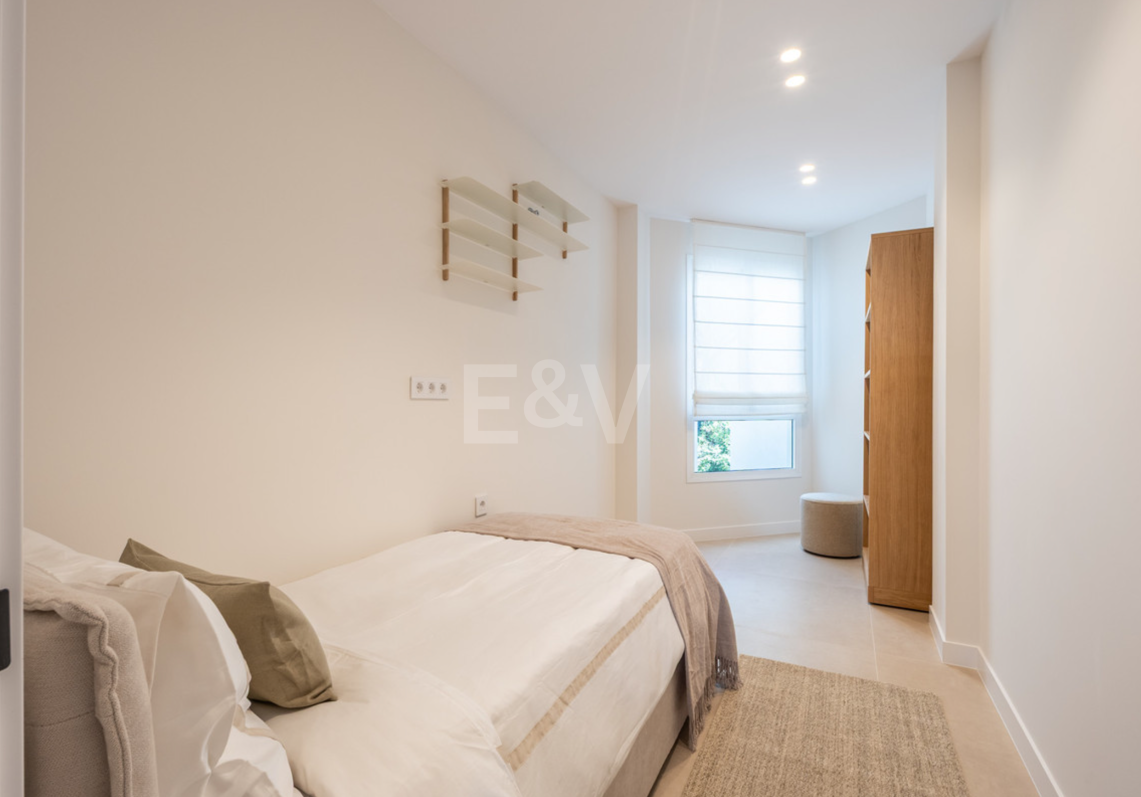 Frontline Golf Penthouse with Stunning Sea, Golf and Lake Views