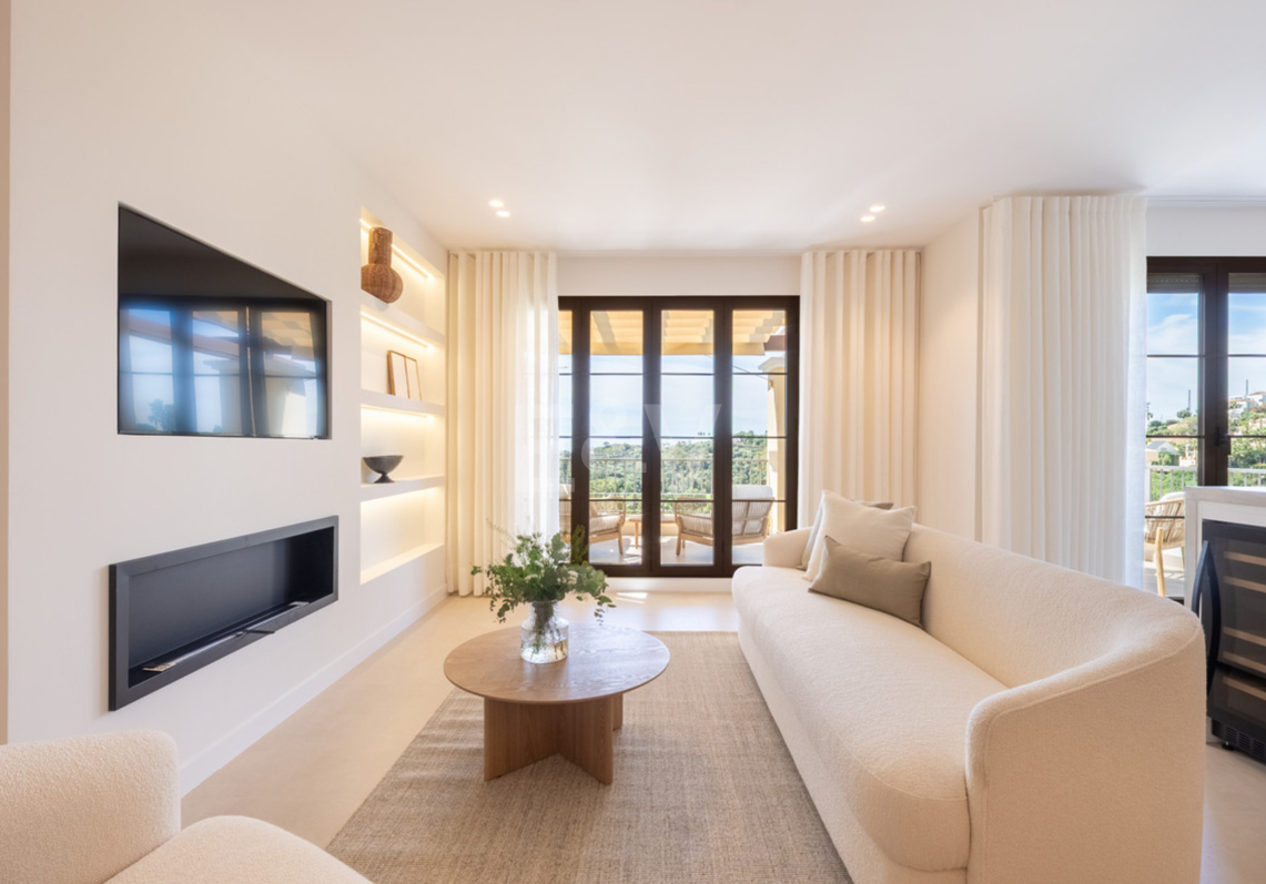 Frontline Golf Penthouse with Stunning Sea, Golf and Lake Views