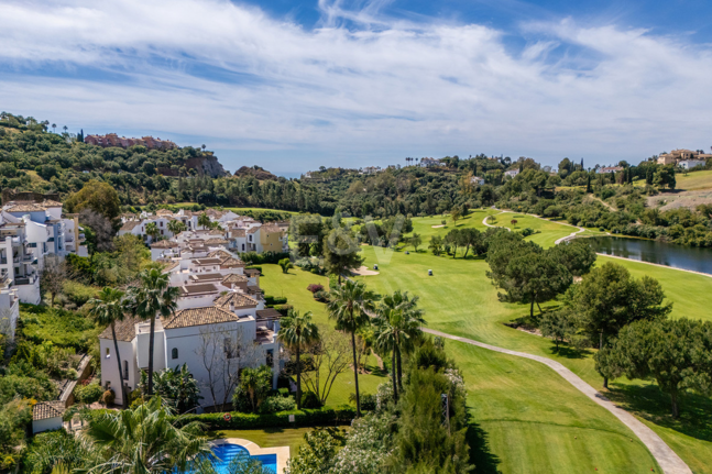 Golf-Penthouse in erster Reihe mit atemberaubendem Meer-, Golf- und Seeblick