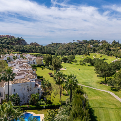 Golf-Penthouse in erster Reihe mit atemberaubendem Meer-, Golf- und Seeblick