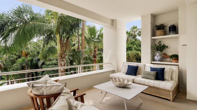 Luxury Apartment in El Retiro de Nagüeles with Sea Views and Designer Interiors