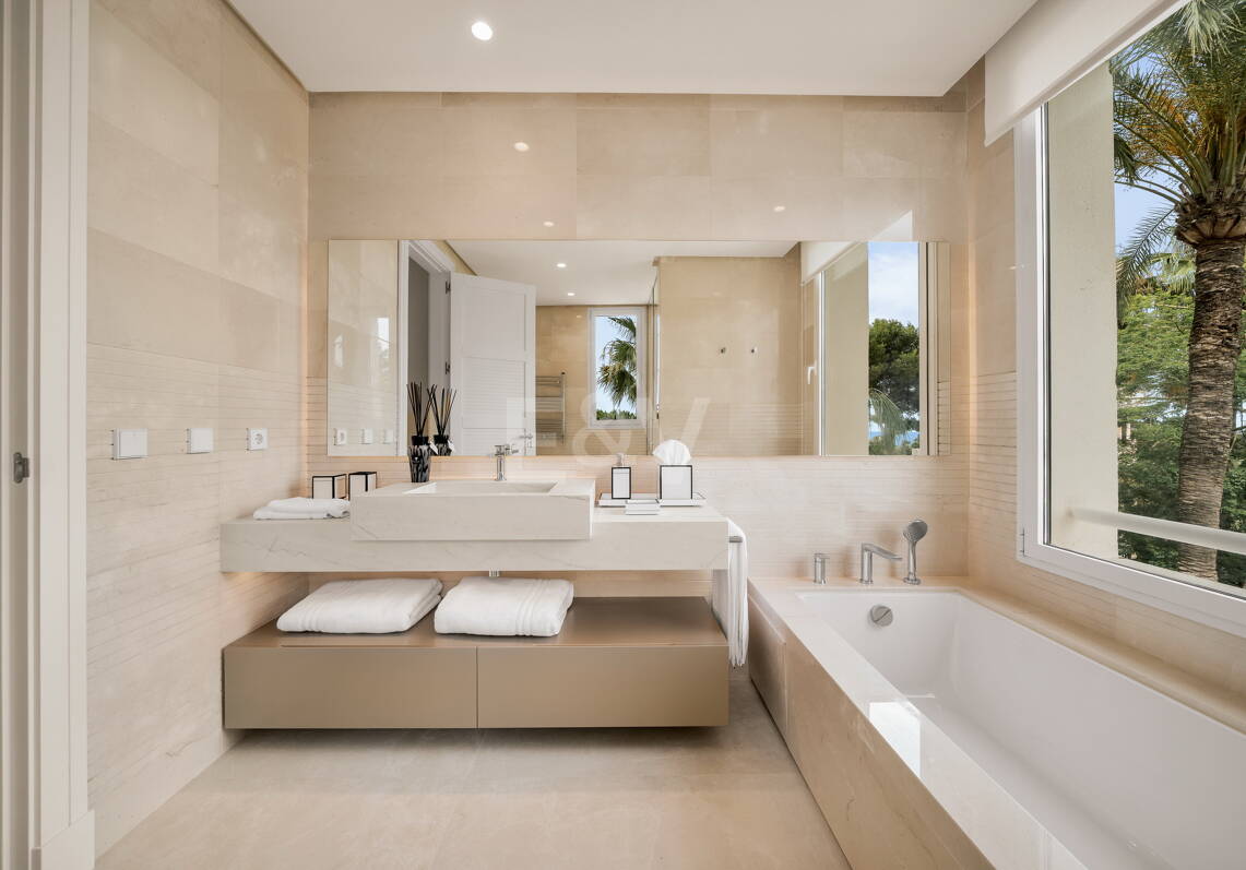 Luxus-Apartment in El Retiro de Nagüeles an der Goldenen Meile mit Meerblick und Designer-Interieurs