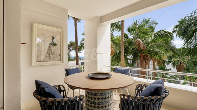Luxury Apartment in El Retiro de Nagüeles with Sea Views and Designer Interiors