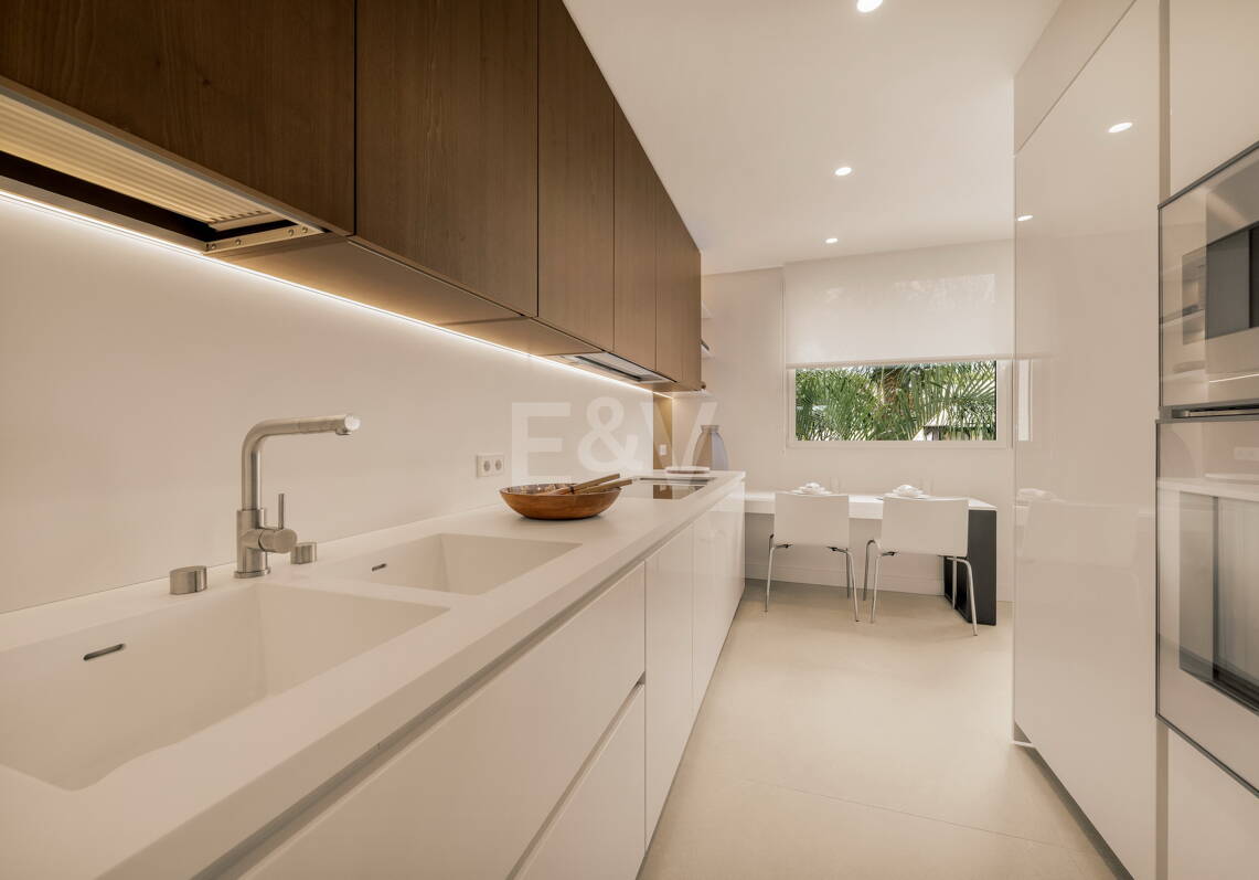 Luxus-Apartment in El Retiro de Nagüeles an der Goldenen Meile mit Meerblick und Designer-Interieurs