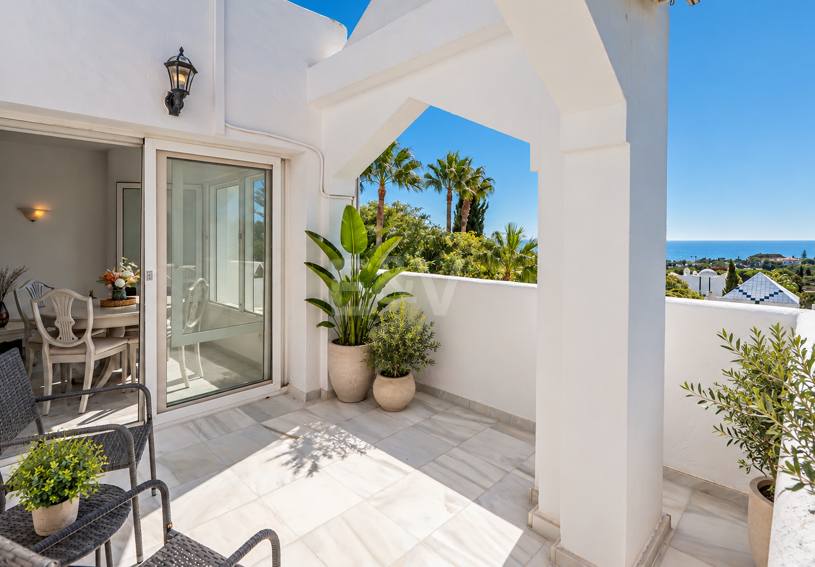 Ático con vistas al mar y licencia de alquiler vacacional en Cabopino