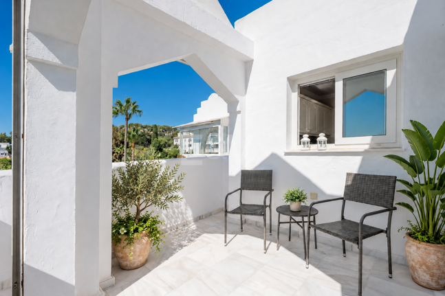Ático con vistas al mar y licencia de alquiler vacacional en Cabopino