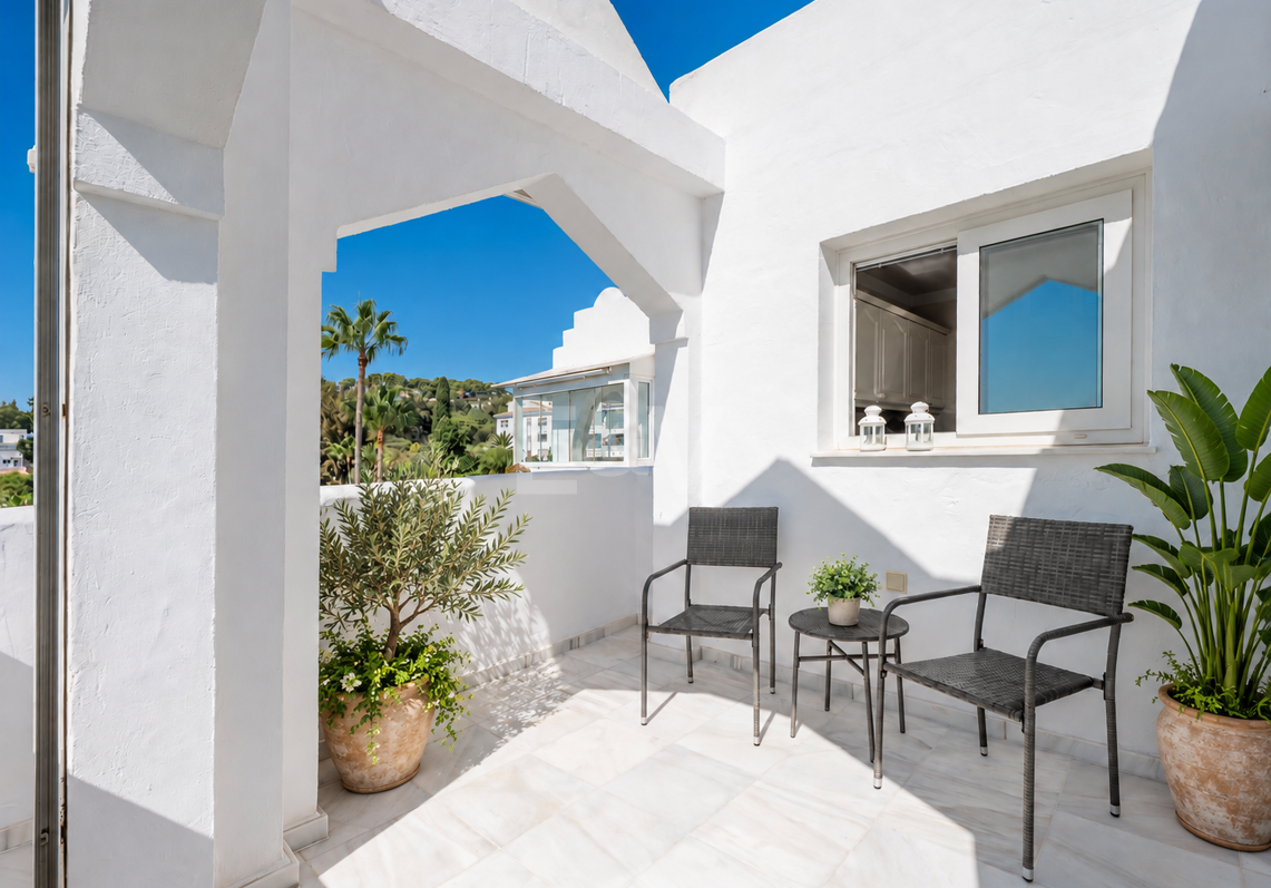 Ático con vistas al mar y licencia de alquiler vacacional en Cabopino
