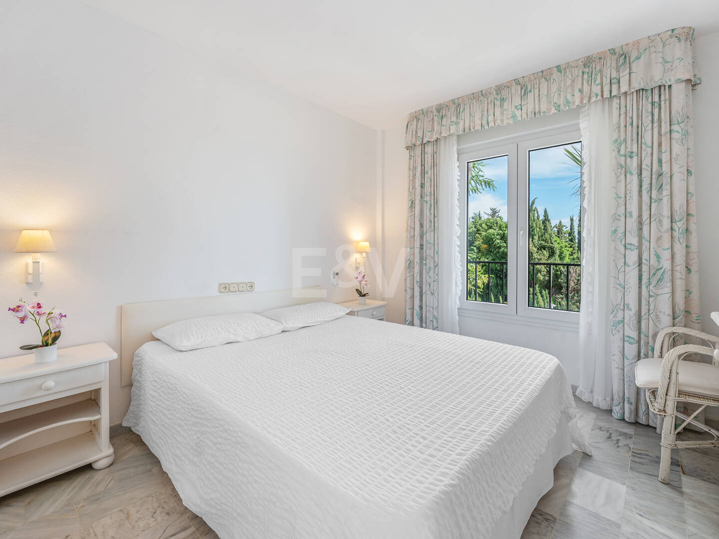 Ático con vistas al mar y licencia de alquiler vacacional en Cabopino