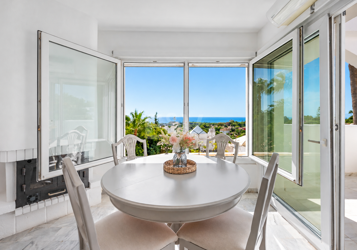Ático con vistas al mar y licencia de alquiler vacacional en Cabopino