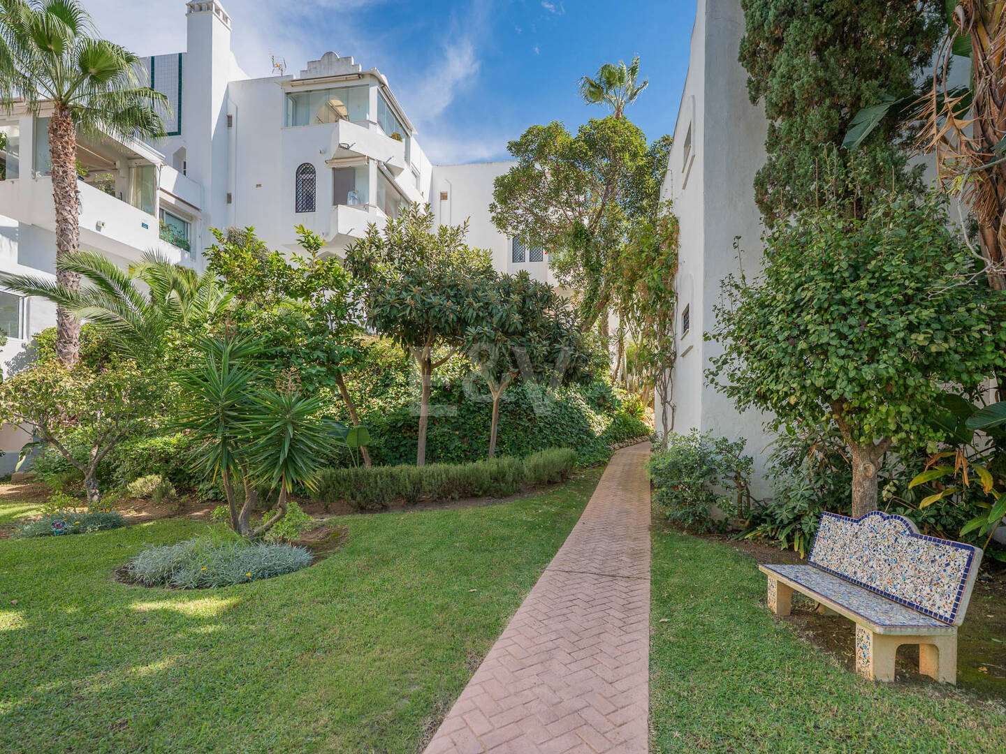 Ático con vistas al mar y licencia de alquiler vacacional en Cabopino