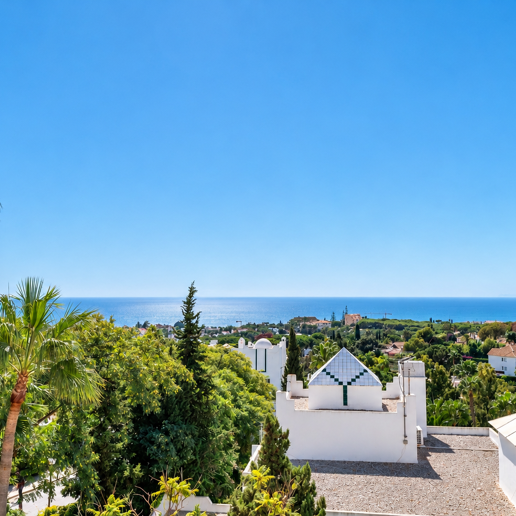 Ático con vistas al mar y licencia de alquiler vacacional en Cabopino