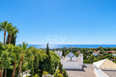 Ático con vistas al mar y licencia de alquiler vacacional en Cabopino
