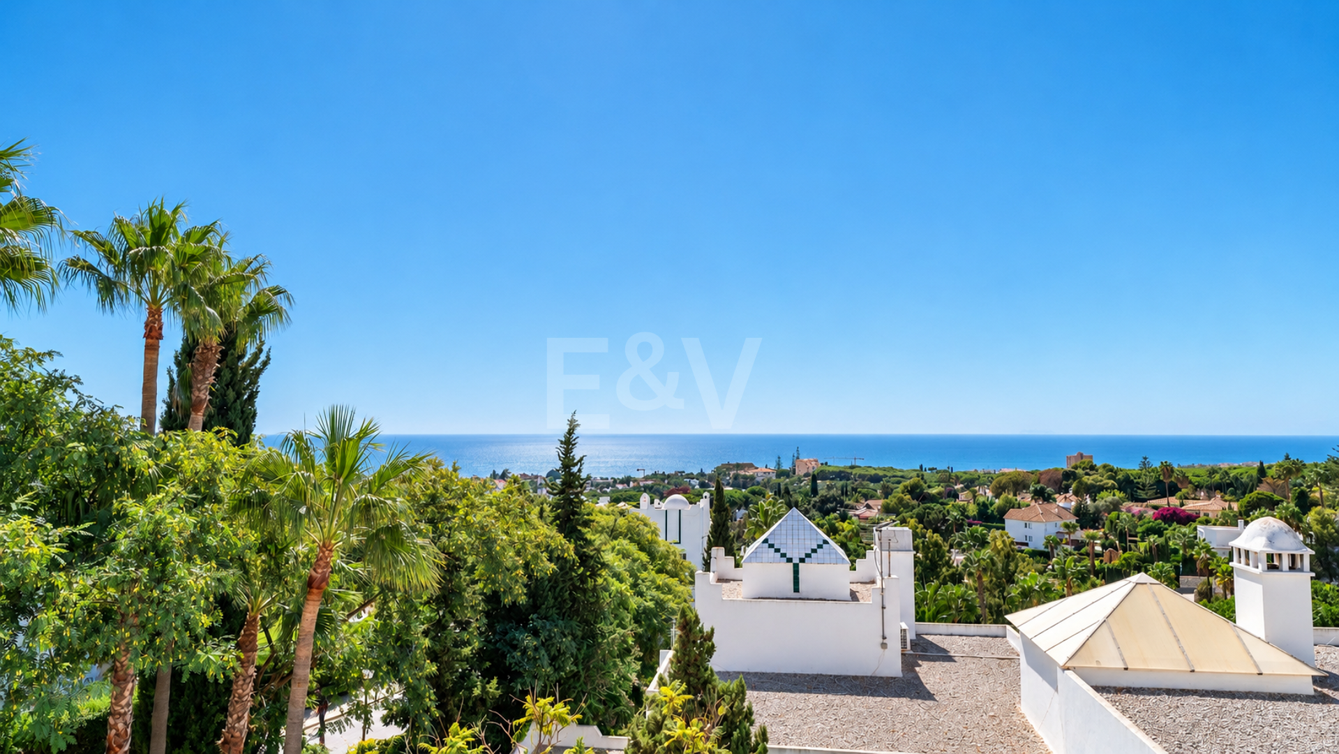Ático con vistas al mar y licencia de alquiler vacacional en Cabopino