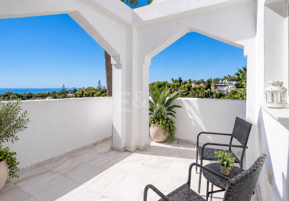 Ático con vistas al mar y licencia de alquiler vacacional en Cabopino