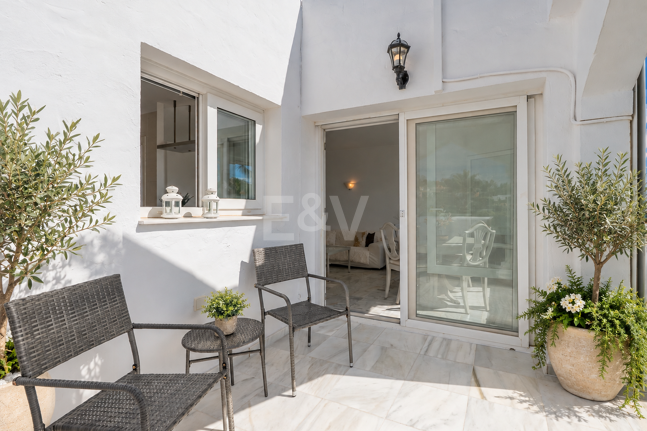 Ático con vistas al mar y licencia de alquiler vacacional en Cabopino